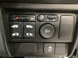 【両側パワースライドドア】両側がパワースライドドアになっており、運転席のスイッチやスマートキーでも開閉が可能です!開口部も広いので乗り降りも楽々♪