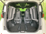 普段のお買い物や通勤、送迎等に十分な荷室スペースを確保しております。セカンドシートを倒すと、大きな荷物の積載も可能です♪