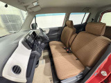 すわり心地の良い運転席・助手席です。長時間のドライブの疲れ軽減に貢献します。どうぞ快適なドライブを♪