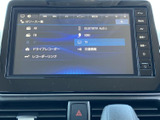 画面からラジオやBluetooth Audio、テレビなどの項目を選べる構成です。表示が見やすく、目的の機能を確認しながら使い分けやすい装備です。