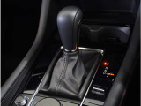 【シフトレバー】シフトもとても操作しやすいデザインになっております。運転する人の事を第一に考えた操作性の高い仕様です。
