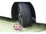 タイヤサイズ 235/50R18。タイヤ4本【新品】に交換してあります。