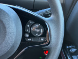 スイッチ操作で一定速度に走行を制御。加速、減速の少ない高速道路などでの運転をより快適にするクルーズコントロールを装備。