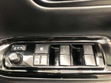 パワーウィンドは今や当たり前の機能ですが、無いと困る機能です。運転席からの操作で、全席の窓を振るオープンにしたり、フルクローズが可能です。