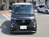 しっかりとしたフロント周りに大きなフロントガラスで見通しも良いですよ!