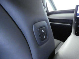 助手席もパワーシート付です。運転席からは、助手席肩口パワーシートスイッチで助手席シートの操作が手軽にできます。