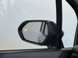 斜め後方の死角にいる車を検知し、サイドミラーでお知らせしてくれるので車線変更時に便利です!
