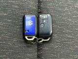 【スマートキー】ドアの開閉時鍵を探さなくても簡単にドアの開閉することが出来ます、また、エンジン始動も車内にスマートキーがあれば簡単に始動することが出来ます