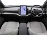 ドライバー・ディスプレイとセンターディスプレイを、12.3インチのタブレットに集約しました。運転操作に必要な情報とよく使う機能のコントロールボタンを、同一画面内にわかりやすく表示させることができます。