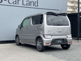 軽自動車の限られた室内空間をフルに活用し、小柄ながら過ごしやすい車内を作り出しています。