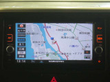 純正メモリーナビ装着車です☆お出かけの際に安心なカーナビ機能はもちろん、TV機能も付いています♪