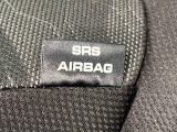 車両側方からの衝撃を緩和するSRSサイドエアバッグ(運転席/助手席)に加えて,SRSカーテンシールドエアバックも標準装備