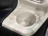 (前席/掘り込み式)ホットカップホルダー☆保温付で温活が車内でも実現♪600mlのペットボトルまで対応しておりスイッチ1つで温かい飲み物は保温を、冷たい飲み物は常温にしてくれます