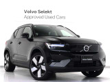 Volvo Cars appで車にリモートアクセスして、空調機能の操作や車の施錠・開錠、ソフトウェア更新などが可能です。エアコンやシートヒーターを操作して、出発前に車内を快適な温度に整えられます。
