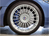 【BMWアロイホイル】軽量かつ強度に拘ったアロイホイル。走行性能ポテンシャルを引き出す設計。車の足元を引き締めてくれる大きなポイントはアロイホイルです。