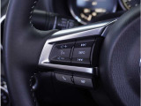 【ステアリングスイッチ】運転中、前方から目線をそらすことなく、オーディオ等の操作が可能な便利機能。安心&快適ドライブにはマストな装備。