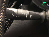 ワイパースイッチです。「INT」では間欠ワイパーの作動時間間隔を変更できます。リヤワイパーも操作できます。