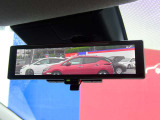 後方をカメラで映し出すスマートルームミラー♪