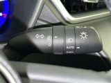 トンネルなど、周囲の明るさの変化でランプ類を自動オン・オフするコンライトです(消し忘れ防止機能付)