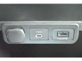 アクセサリーソケットや充電用USB端子 HDMI端子付き。スマートフォンなどの充電に便利です。