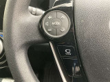 運転中、オーディオの操作をしてて、ハッとしたことはありませんか?ステアリングスイッチは、運転中でもハンドルでオーディオの操作が可能です。安全なドライブをサポートします。