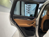 当店では第三者機関による車両品質鑑定を導入し、修復歴車を排除。鑑定書が発行されますので、ぱっと見ただけでは分からない箇所まで納得した上でご検討いただけます。※一部未実施の場合がございます。