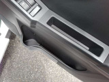 運転席のドア内部の写真です。