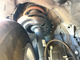 お車を安心してお乗りいただく為には、足回りの定期点検が欠かせません。サービスサポート(有償保証)では無料点検もご提供しており、安心のカーライフをお過ごしいただけるサポート体制が整っています。
