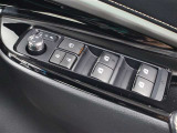運転席からも操作可能な全席パワーウィンドウが装備されています。