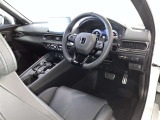 見通しのよいすっきりとした視界で、誰でも運転しやすいです。運転のしやすさは疲れにくさにも繋がりますよ♪