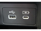 USBジャックも搭載。車内で音楽再生だけではなくスマートフォン等の機器へ充電可能です♪