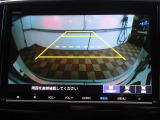 ギヤをRに入れるとナビの画面に後ろの映像が映るリヤカメラ付!後退時の安全確認やコンディションの悪い視界でもカラーバックモニターがドライバーをサポート☆☆☆