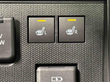 寒い日のドライブを快適にする運転席&助手席シートヒーターが付いてます。アクセサリーソケット(12V/120W)も装備されています。