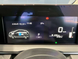 モニター式メータパネルです。回生モニター等様々な情報表示を変更できるデジタルスピードメーターとなっております。