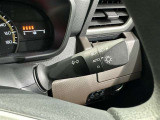 【オートライト】車外の明るさに応じて、自動的にライトの点灯・消灯をしてくれます。
