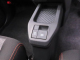 電動パーキングブレーキ搭載!指先だけで簡単に操作可能♪オートブレーキホールド搭載!信号待ちなどでブレーキを踏んで停車した時にブレーキペダルから足を離してもブレーキを保持するので安心です♪