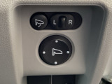 電動格納ミラーを装備しており、車内からワンタッチでミラーの開閉が可能です。
