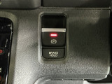 パーキングブレーキはスマートな電子制御式と合わせて渋滞時等にブレーキペダルから足を離しても停車状態を保持してくれるオートブレーキホールド機能で運転が楽になります。スタートはアクセルペダルを踏むだけ