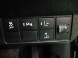 パーキングセンサーや横滑りを防ぐVSA等のスイッチ類は運転席の右側、手の届きやすい位置にあります。