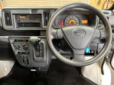 オートマ車です!!エアコン!パワステ!!  女性スタッフもいますので、女性の方もお気軽にご相談・ご来店くださいね☆