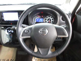 運転が楽しくなる明るく開放的な運転席まわりです。