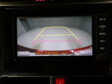 バックモニター装着車は後退時の強い味方です♪車庫入れや縦列駐車の際、後退操作の参考になるガイドラインをナビ画面に表示します。