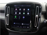Google搭載のボルボなら、車内にいながら多彩なデジタルライフをお楽しみいただけます。Google Playから必要なアプリをダウンロードして、有意義な移動時間を楽しみましょう。