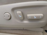 (パワーシート)電動で微妙なポジション調整ができます!