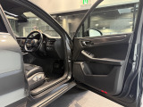 車両はすべて屋内にて保管しておりますので、綺麗な状態のお車をご覧いただけます。