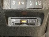 ハンドルの右下にETCがついています。高速道路の料金所の通過も楽々です!。 カードの取り出しもしやすい場所についています。