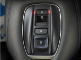 シフトはボタン操作となっており、直感的な操作性により、ドライバーの快適な運転を支援。P・N・Dは押す、Rは引くという人間の感覚にマッチした操作感です。