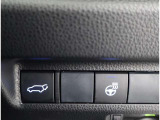 パワーバックドア装備!リヤゲートのスイッチを押すだけでバックドアが閉まります!運転席周りからも開閉の操作ができます♪