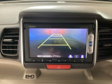 【バックカメラ】運転が苦手な方も車庫入れラクラクです!ギアをリバースに入れれば自動的に切り換わりますので、面倒な操作は不要です♪狭い駐車場もお車を傷つけず安心ですね!