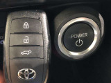 エンジンスタートスイッチです。キーが車内にあれば、エンジンの始動や停止はスイッチを押すだけ!キーを取り出す手間を省き、ワンプッシュで操作できるので簡単でスムーズです。